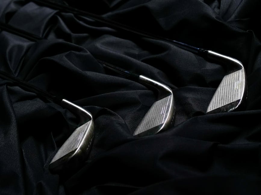 Antreprenori discutând strategie de afaceri